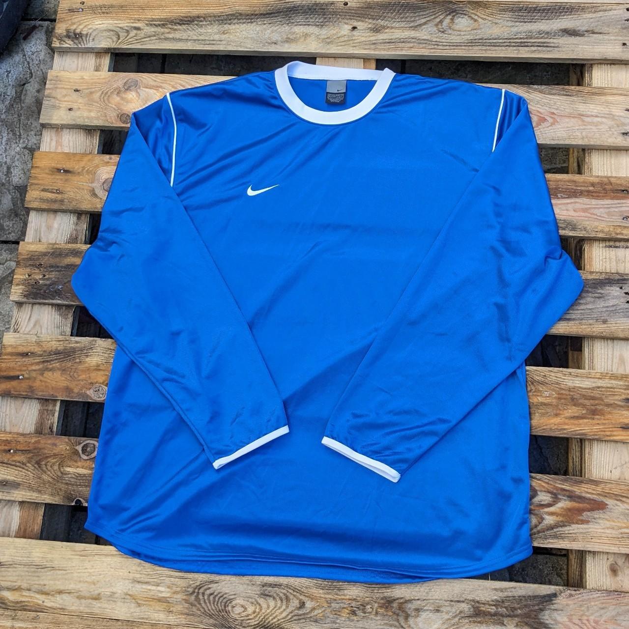 Vintage Nike Top. See other items on my page for... - Depop