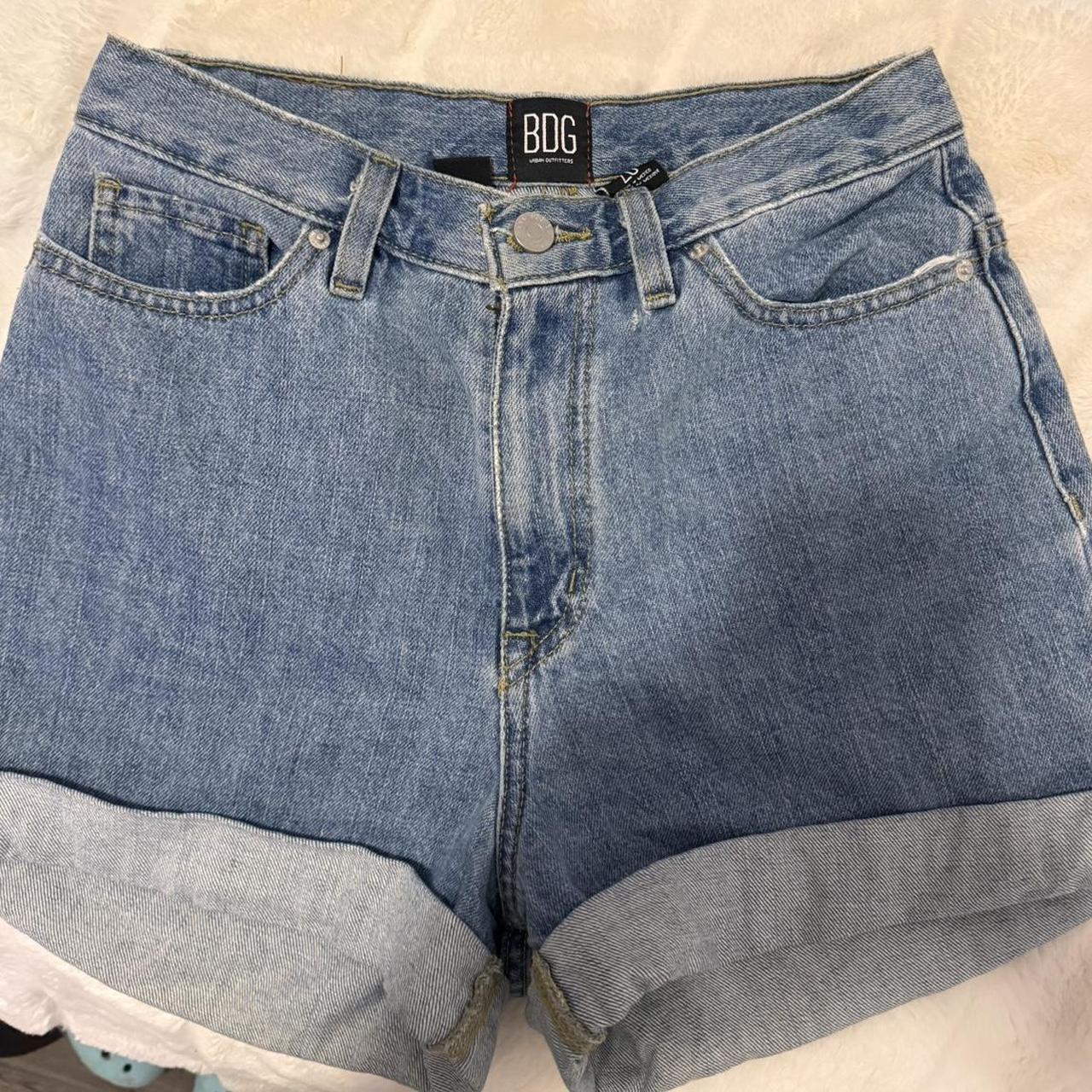 BDG light wash denim mom shorts size 26 4 but