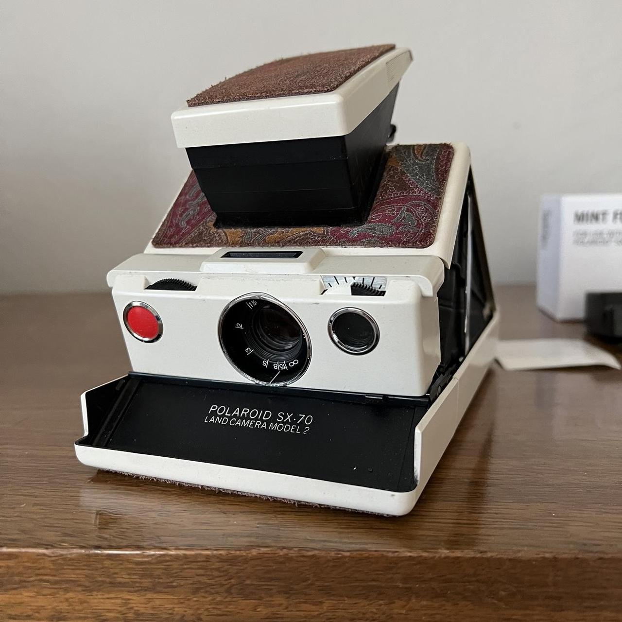Polaroid SX-70 LAND CAMERA MODEL
