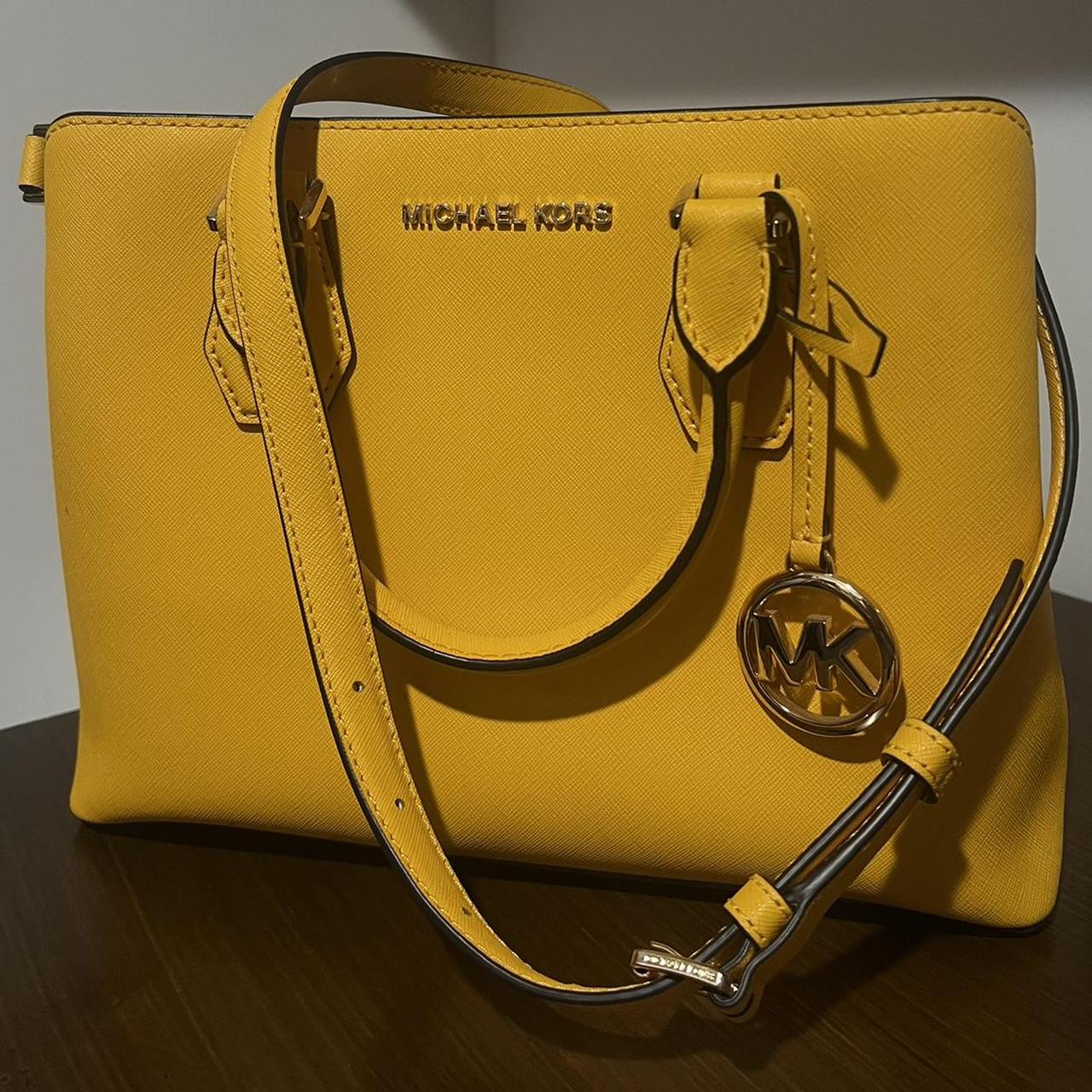 Rare find ! Michael KORS good yellow 100 %leather handbag