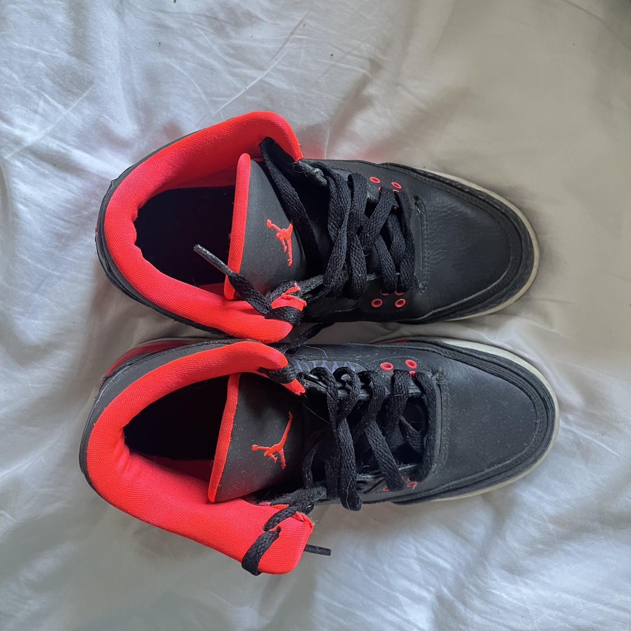 Red and black Jordan 3 So nice just don’t wear... Depop