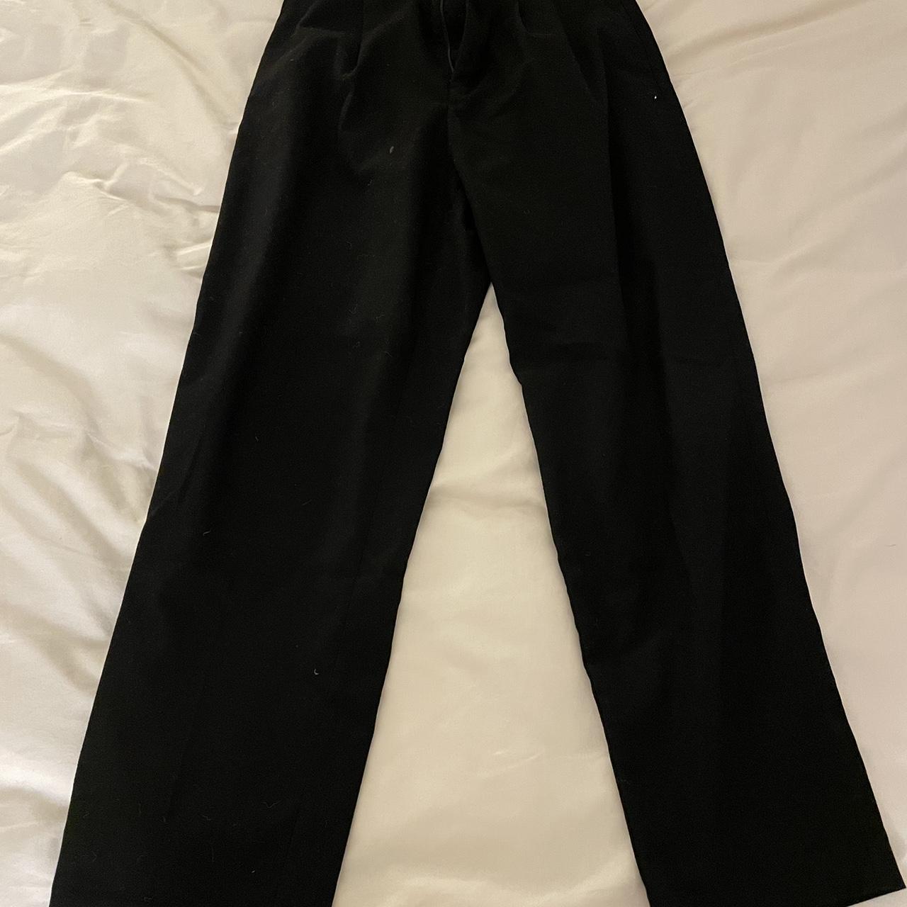 uniqlo pleated pants - Depop