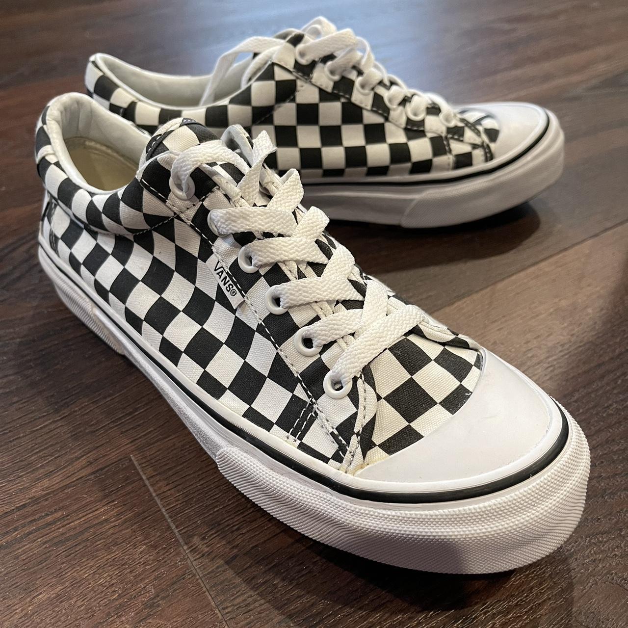 Size 3 checkerboard store vans