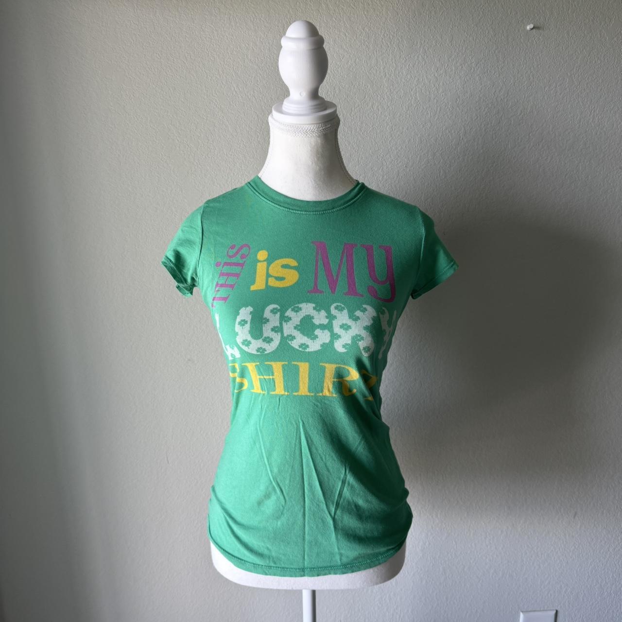 Wet Seal Women's Shirt - Green/Multi - S – 2000s WET SEAL GREEN GRAPHIC FITTED TEE …