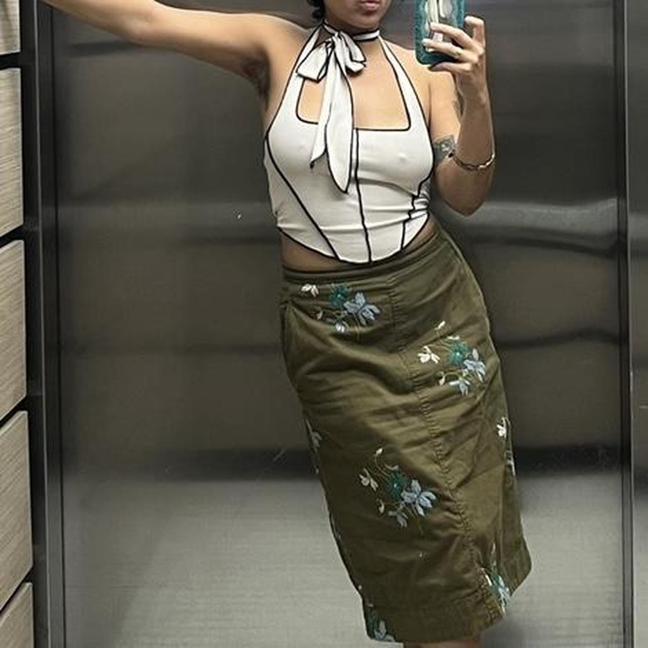 floral embroidered skirt 🌷🤩🦋 Depop - Main Image