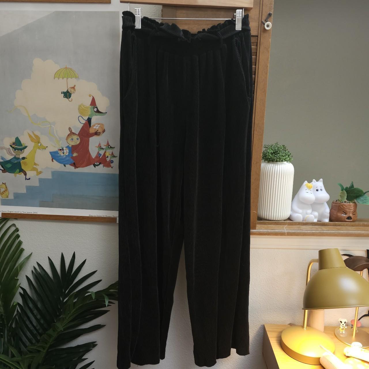 High waisted wide cropped pants, super flowy and... - Depop