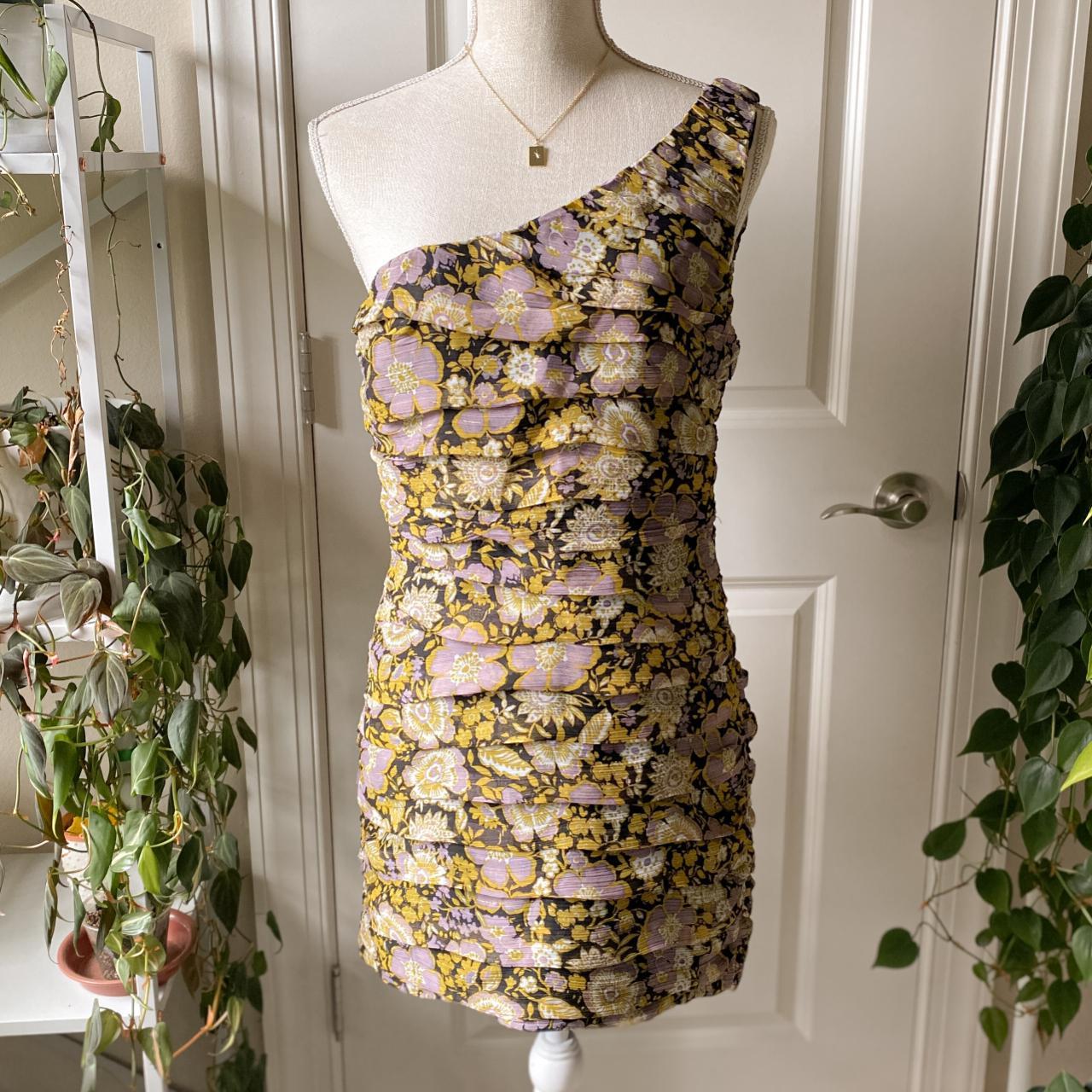 ✰ Zara Off Shoulder, One Shoulder Floral