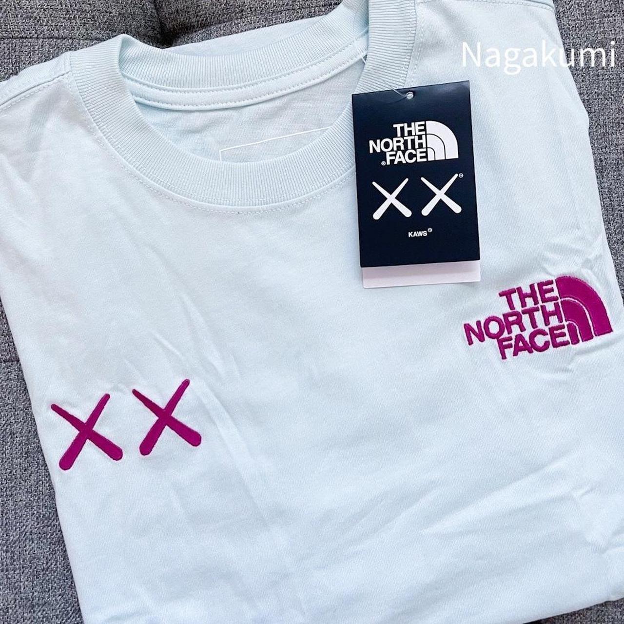 THE NORTH FACE x KAWS TNF BLUE ロゴ TEETシャツ/カットソー(半袖/袖なし)