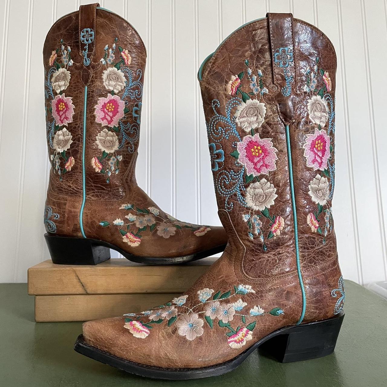 Macie Bean ROSE GARDEN SnipToe Floral Embroidered... Depop