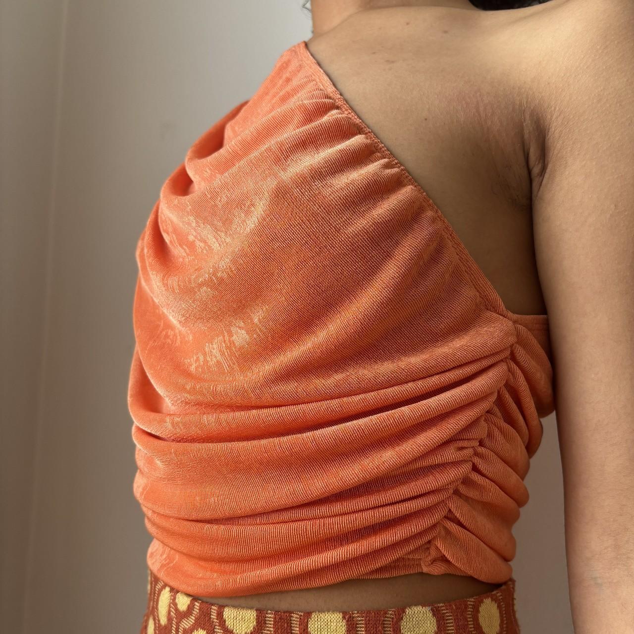 Orange Lioness one-shoulder tank top💛, Model is