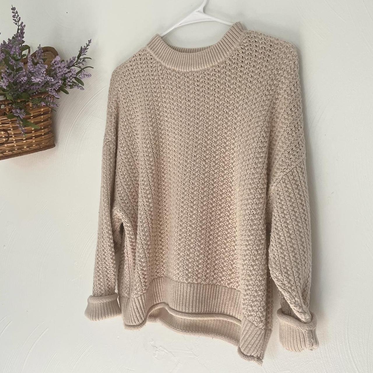 Universal Thread Women's Cream Jumper | Depop