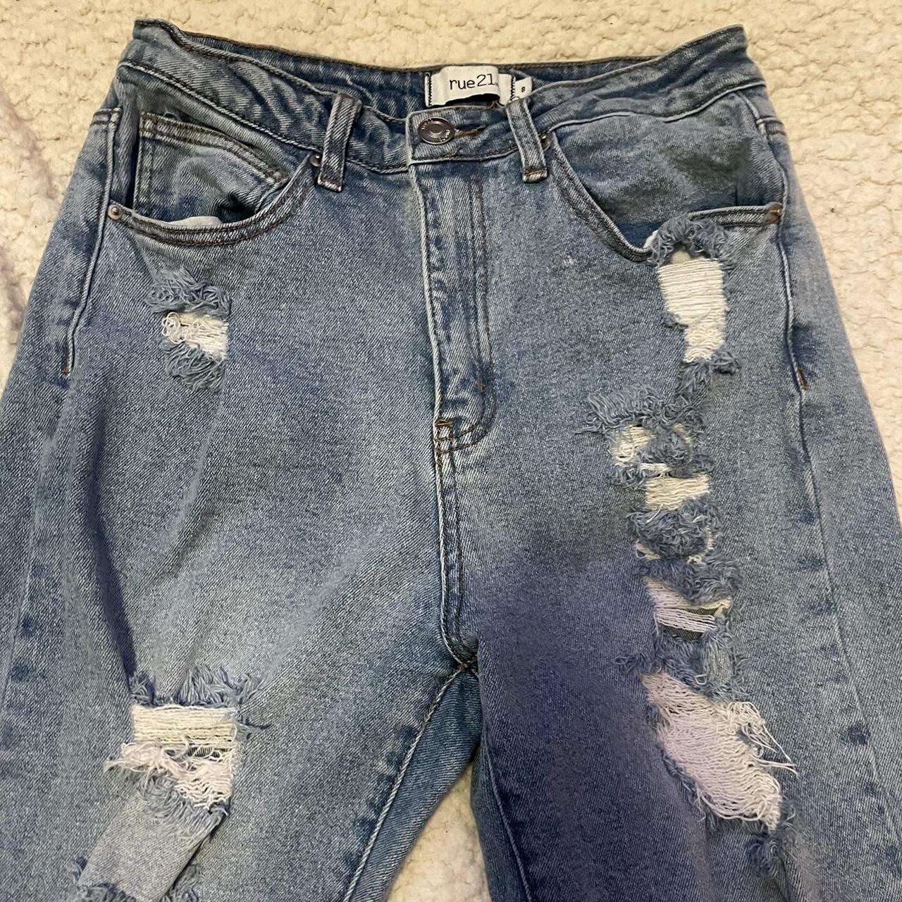 ripped light wash rue 21 jeans size 8 - Depop