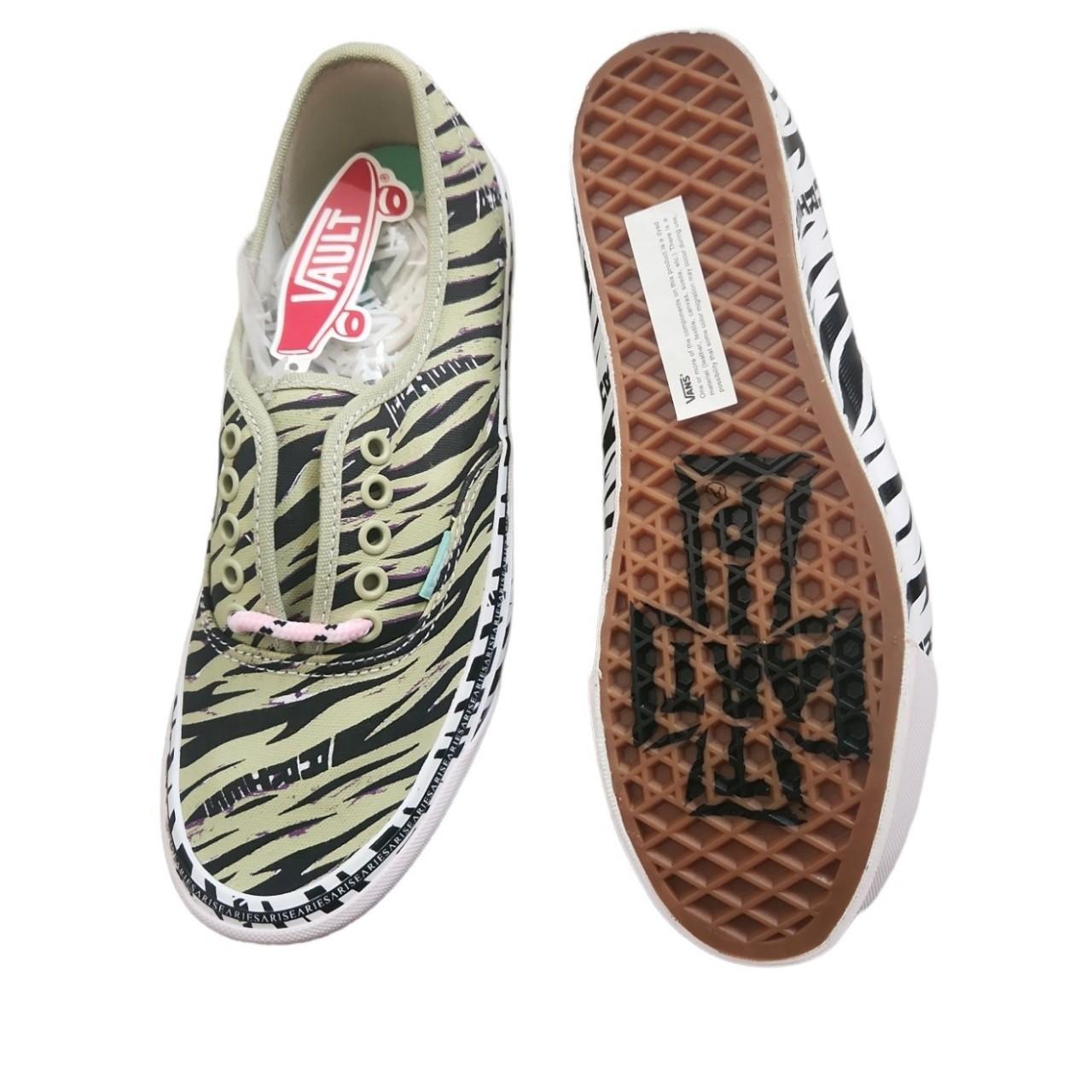 Supreme hotsell vans zebra