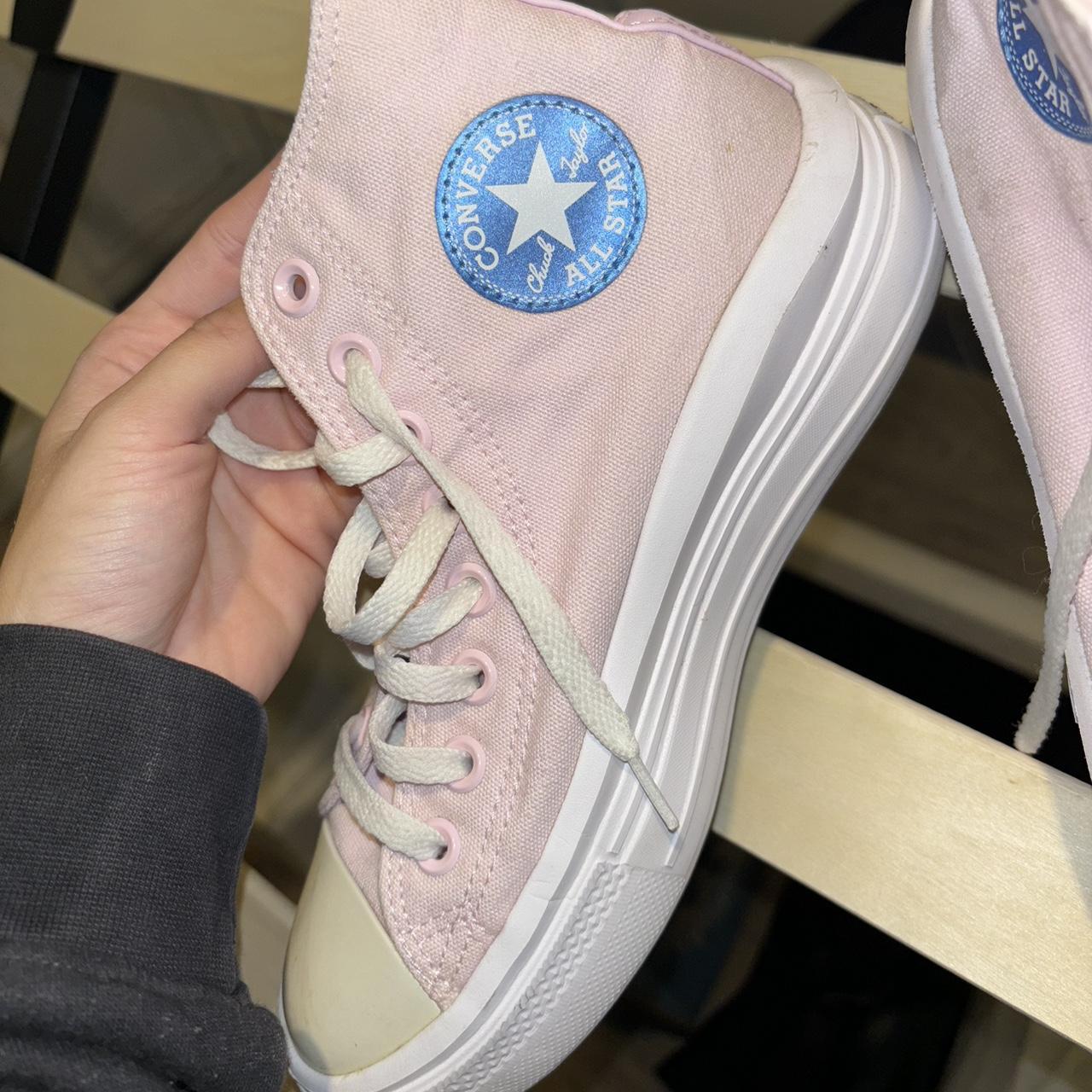 Pink sole converse best sale