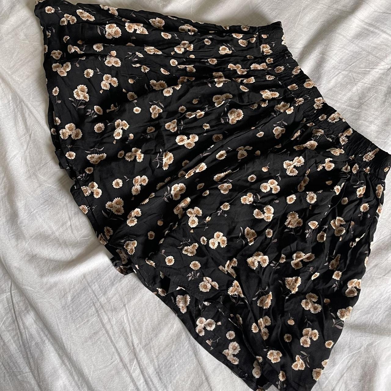 Brandy Melville Black and beige daisy patterned... Depop