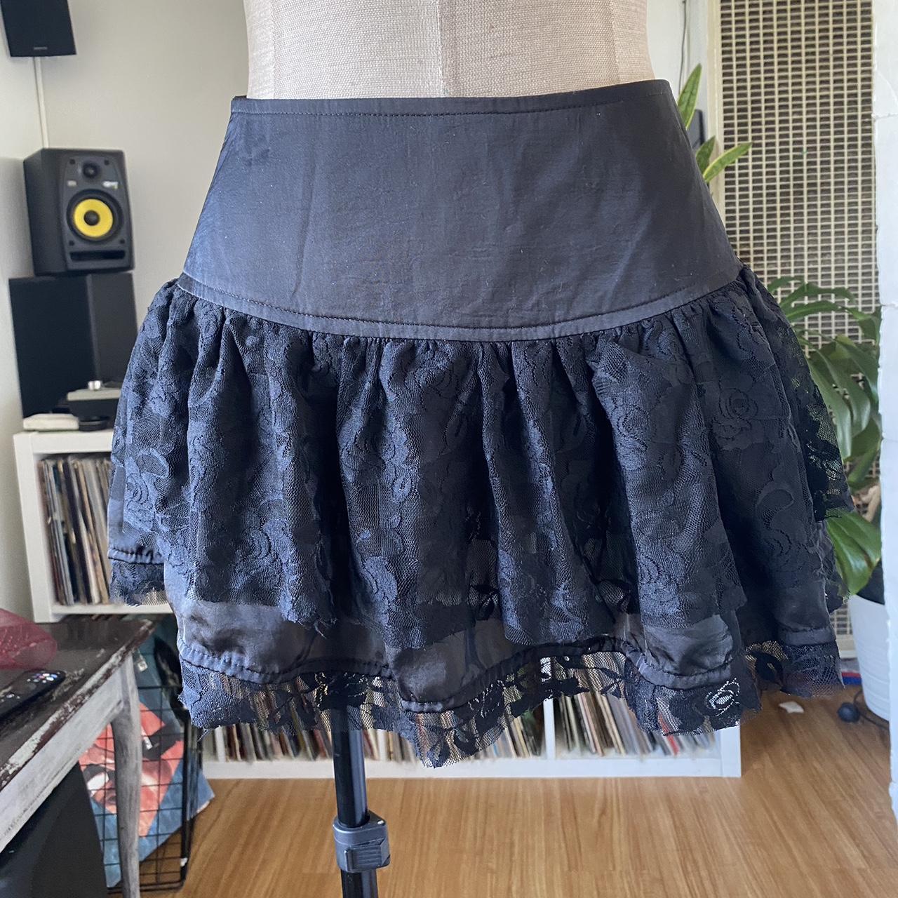 cute emo corset size 34c so CUTE but my boobs are - Depop