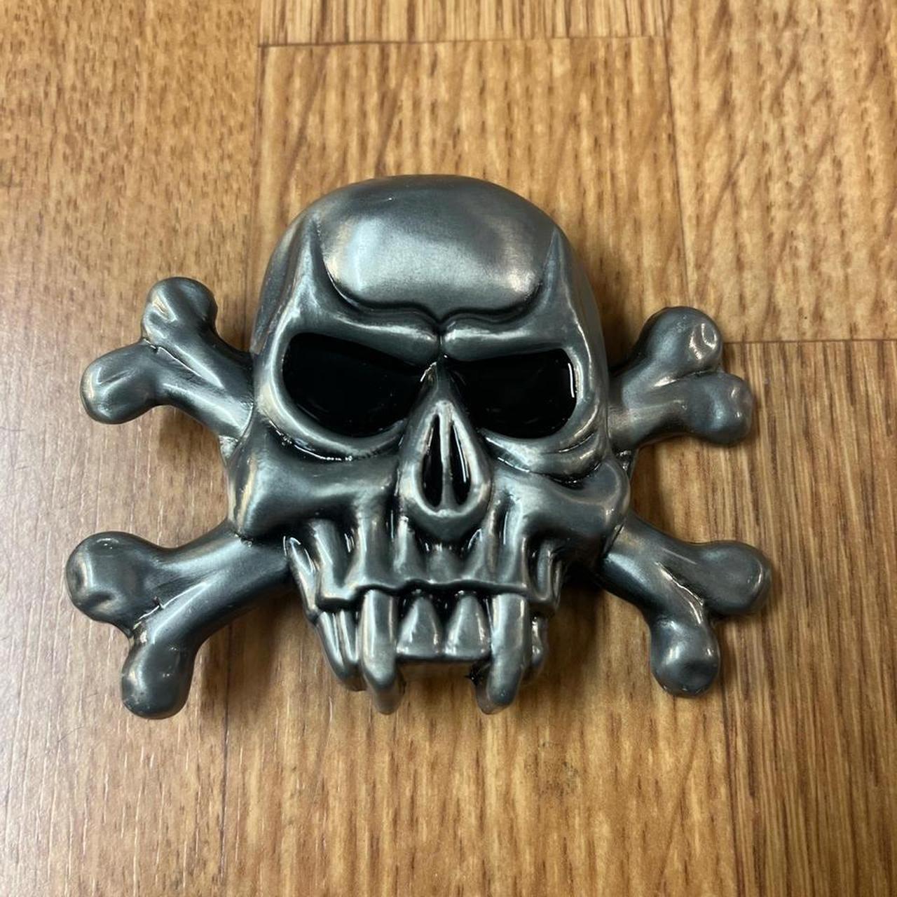 Skull and crossbones belt buckle sales