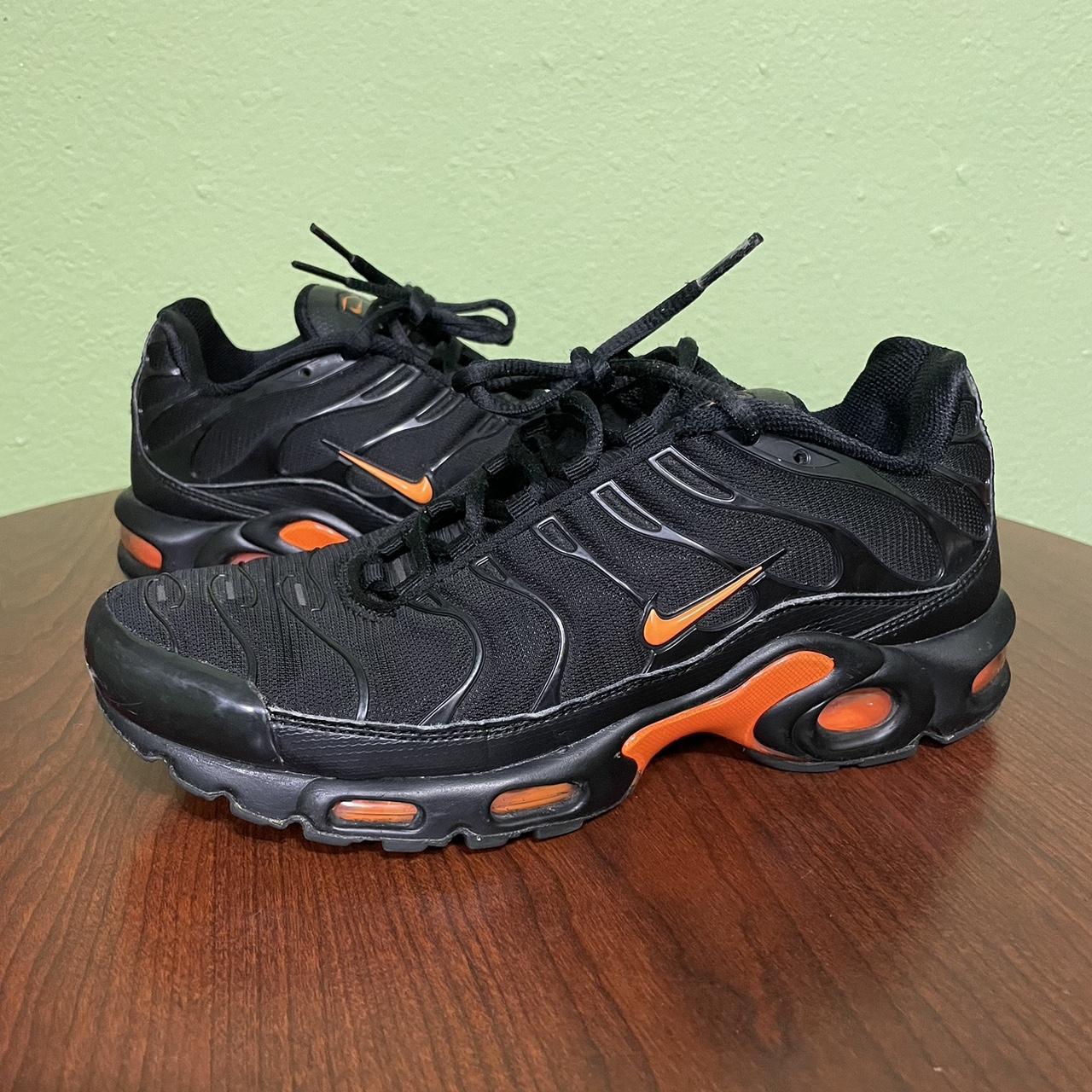nike trainers black and orange