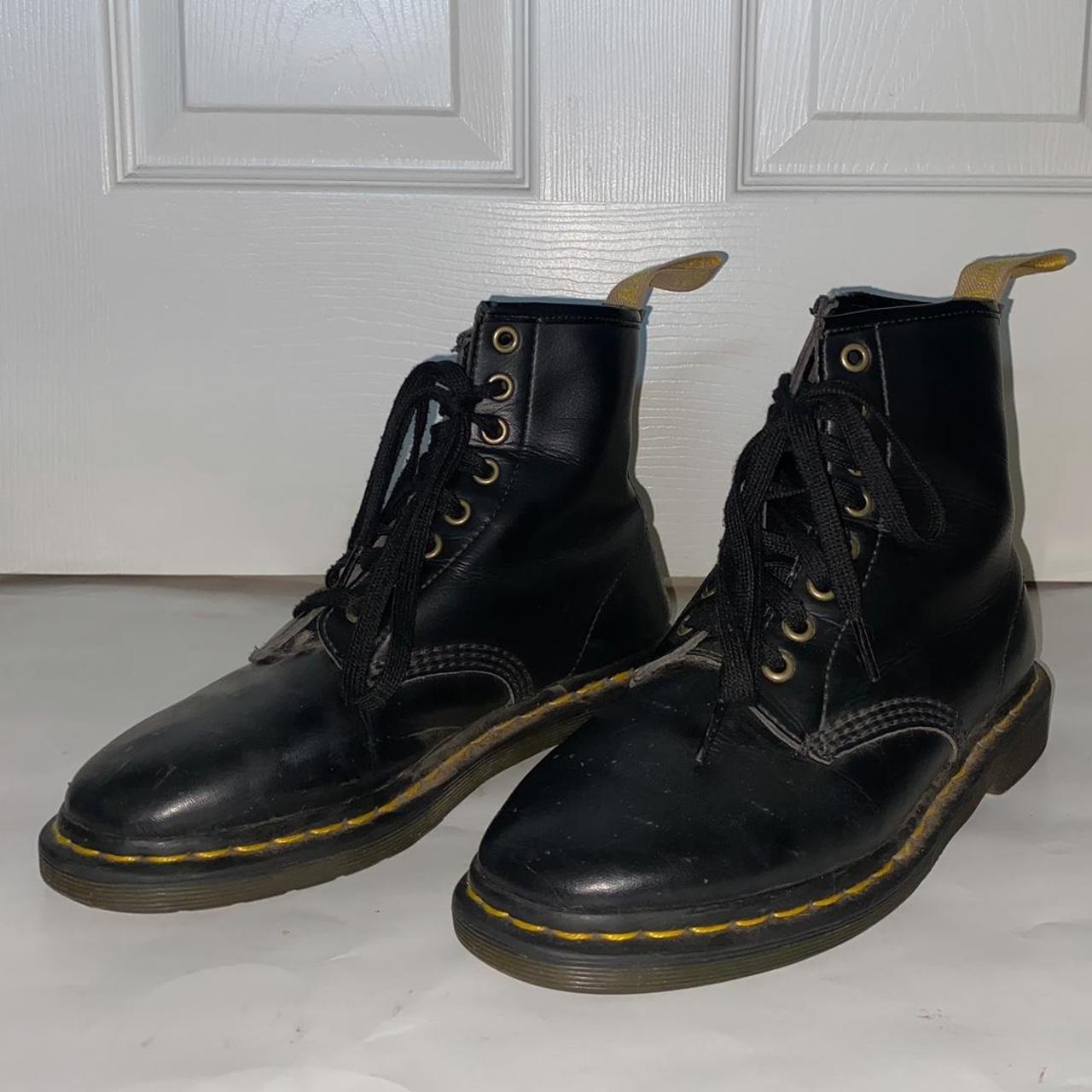 Low Dr. Martens! mens 6 women’s 8! worn a few times! - Depop