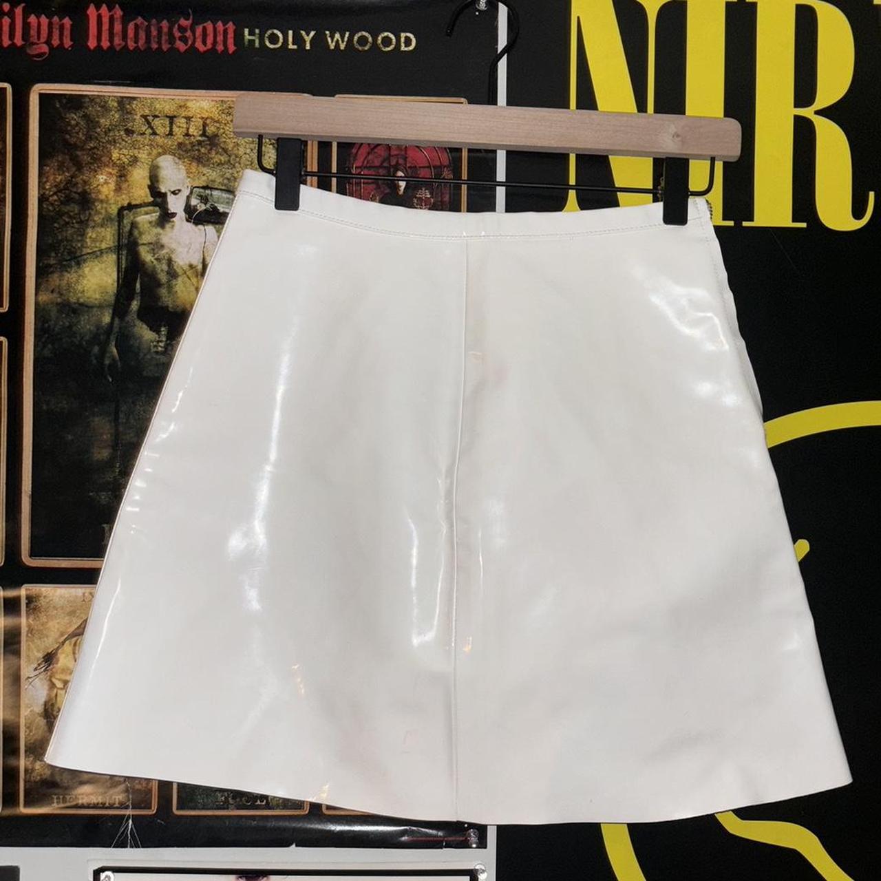 White vinyl outlet skirt