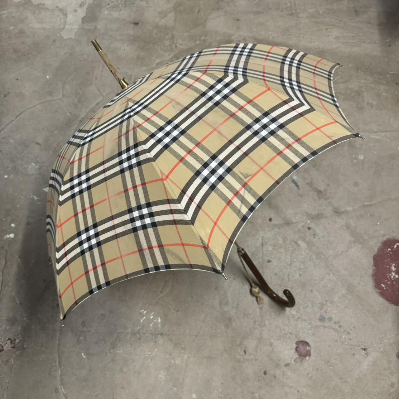 Burberry umbrella quest best sale