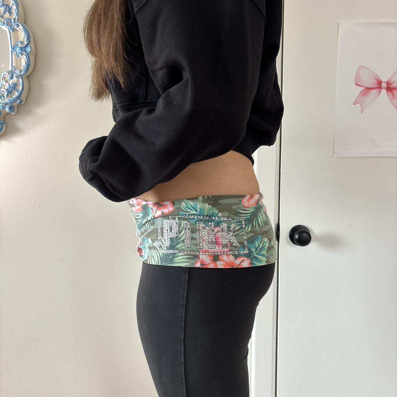 VS PINK YOGA PANTS, Iconic VS pink low rise fold...