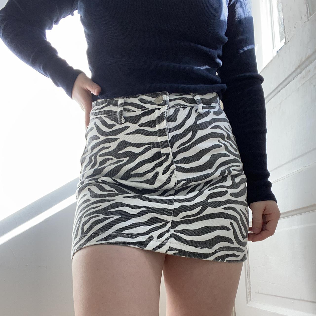 SIGNATURE Zebra print denim mini