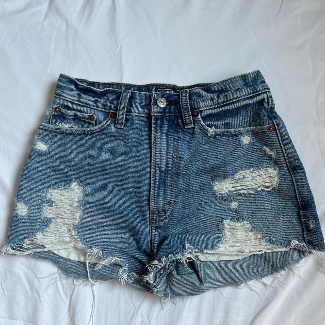 Abercrombie & Fitch Annie high rise short Size 25/0 - Depop