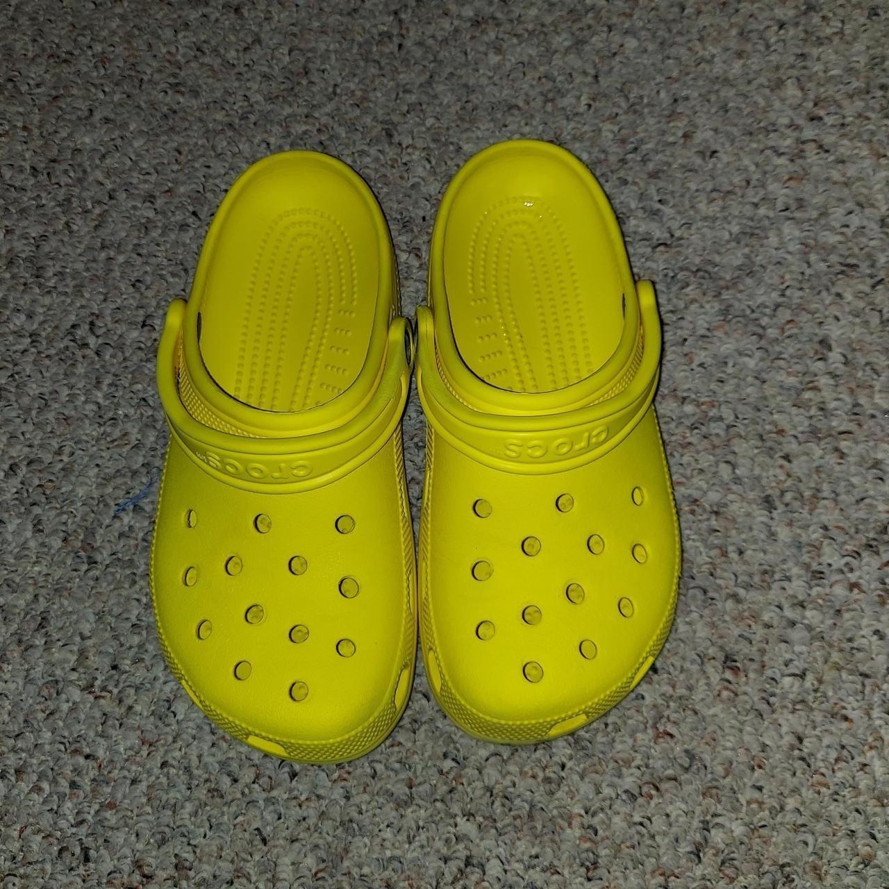 Yellow crocs hot sale size 10