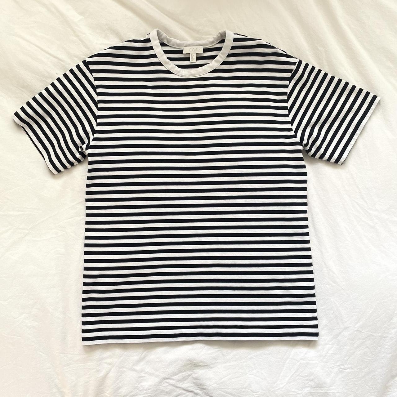 COS Men's White and Navy T-shirt | Depop