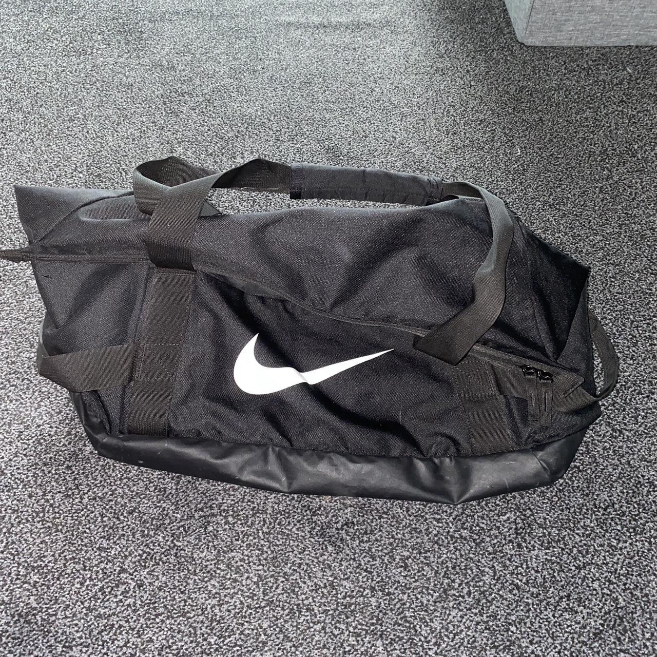 Nike Men's Black and White Bag | Depop