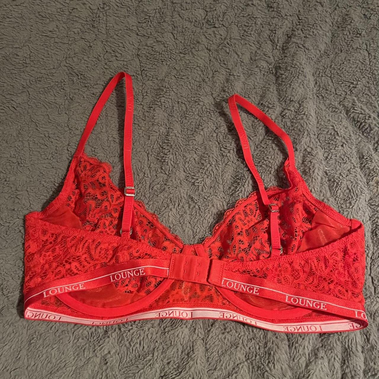 Lounge Brand Lace Bra in the color red. 🤍 Size 38F.