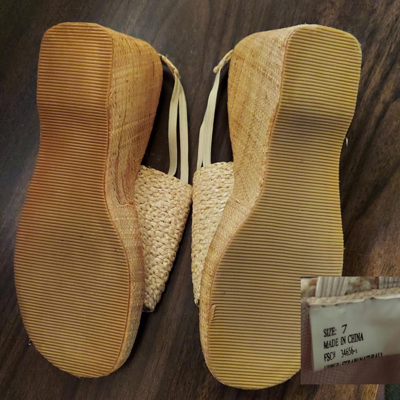 Reclaimed Vintage Women's Tan and Cream Sandals | Depop