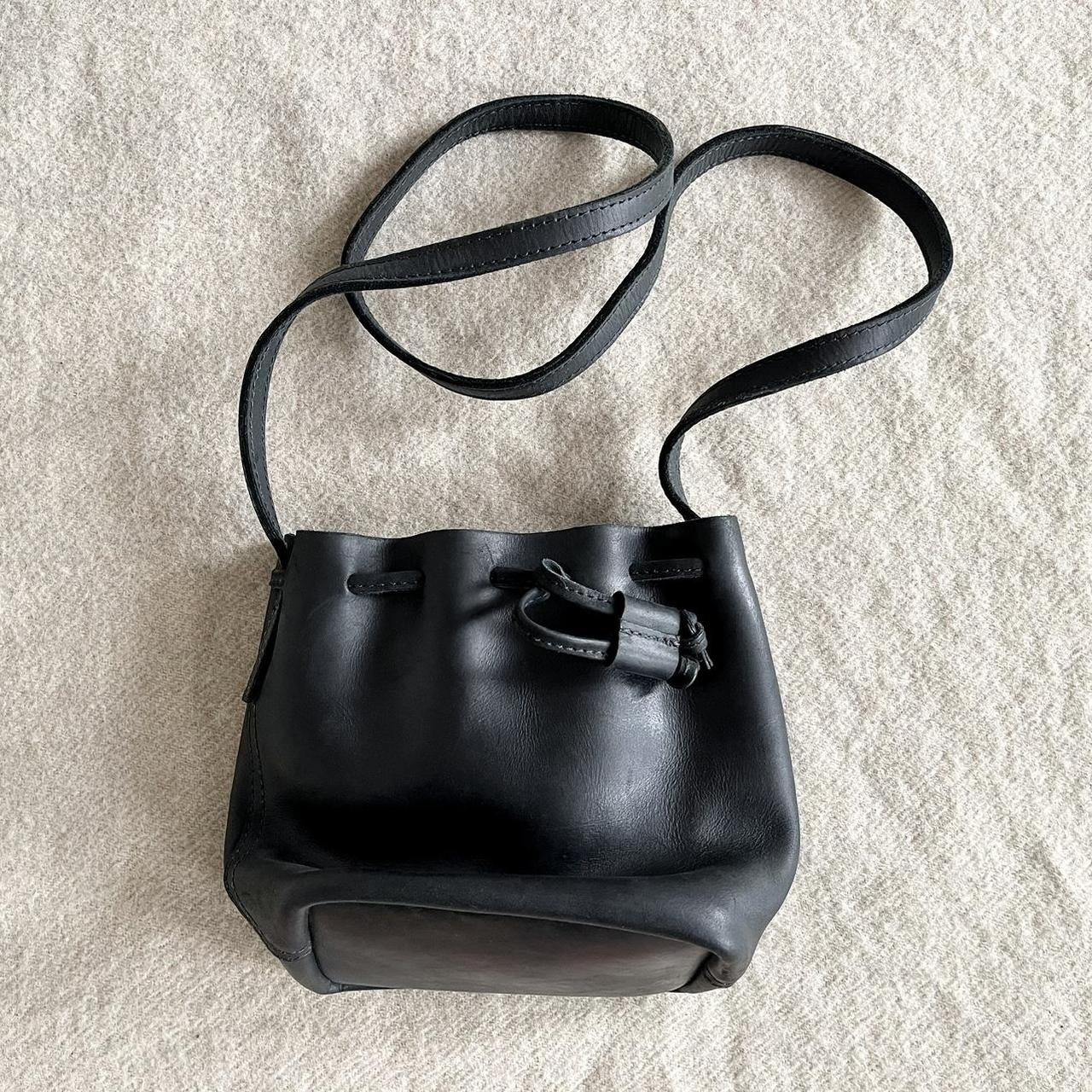 small simple black crossbody purse Strap Length- - Depop