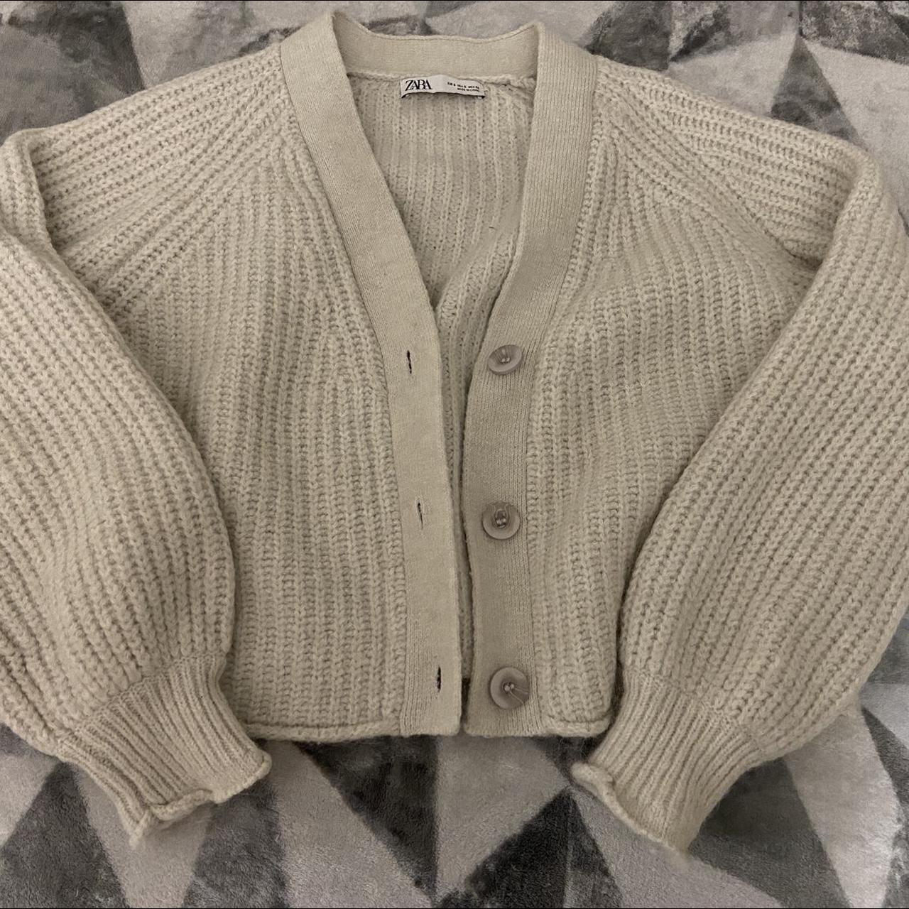 Zara Women's Grey and White Cardigan | Depop