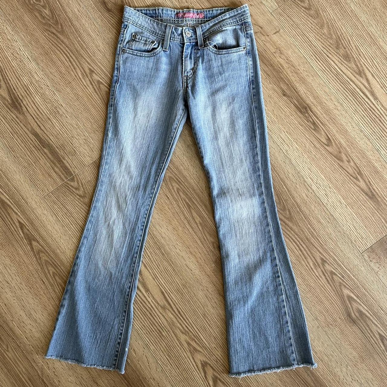 Super low rise Levi’s Tag says 0Long but the... - Depop