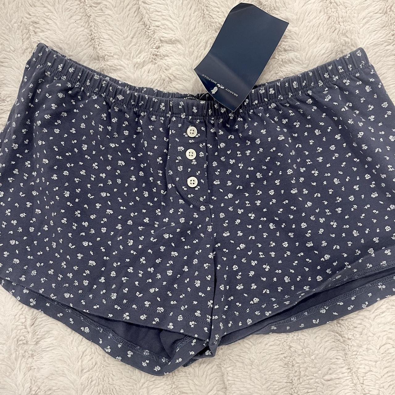 Brandy Melville Women's White and Blue Shorts | Depop