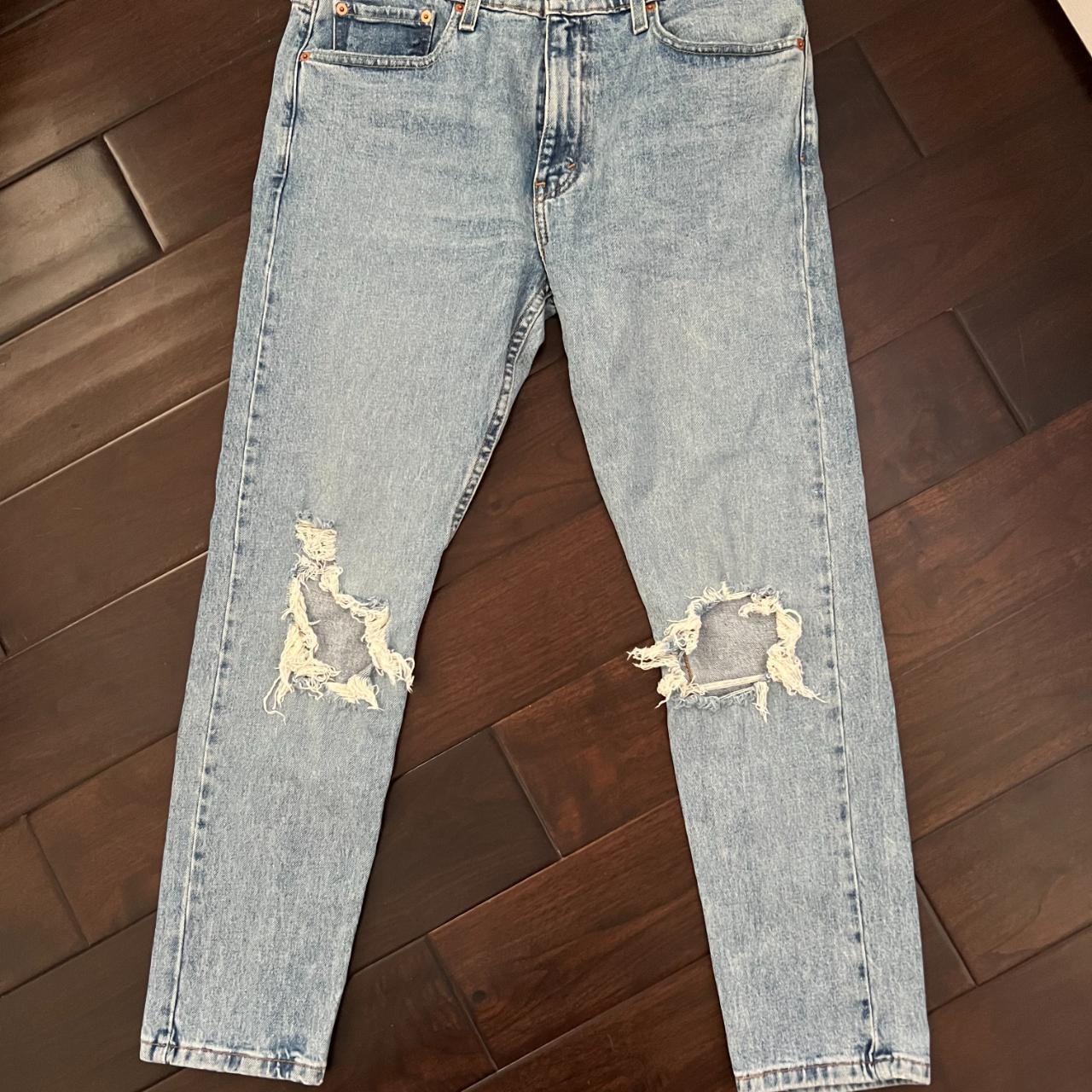 Women's Levi Ripped Jeans W32 L30 Depop