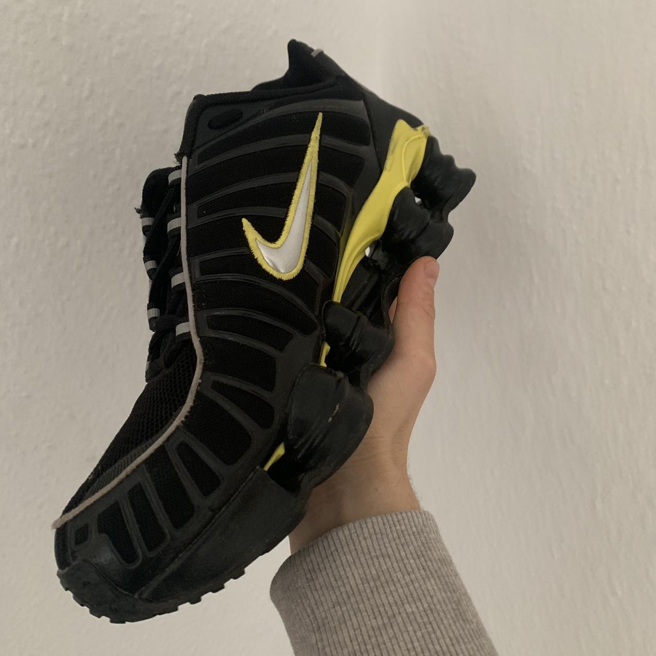 yellow black nike