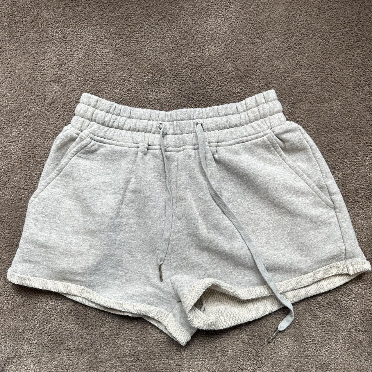 White fox shorts Size XS - Depop