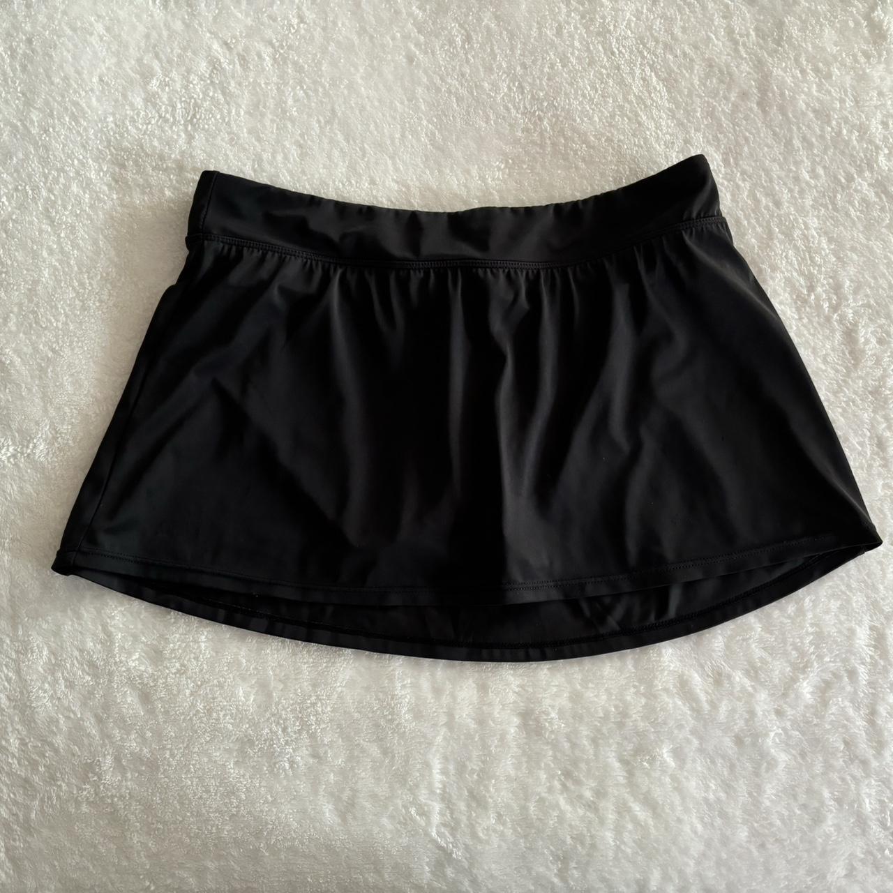 Black tennis skirt Fits like a Small - Depop