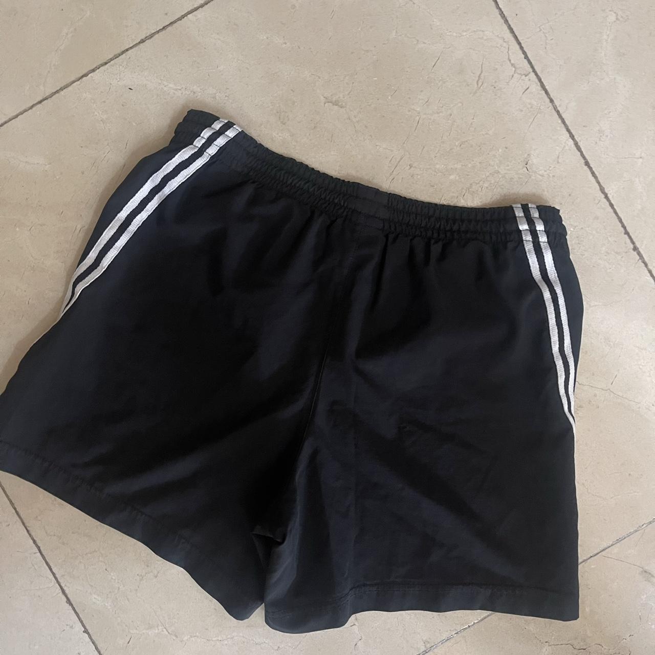 NIKE WOMENS WORKOUT SHORTS LARGE USED IN GOOD - Depop