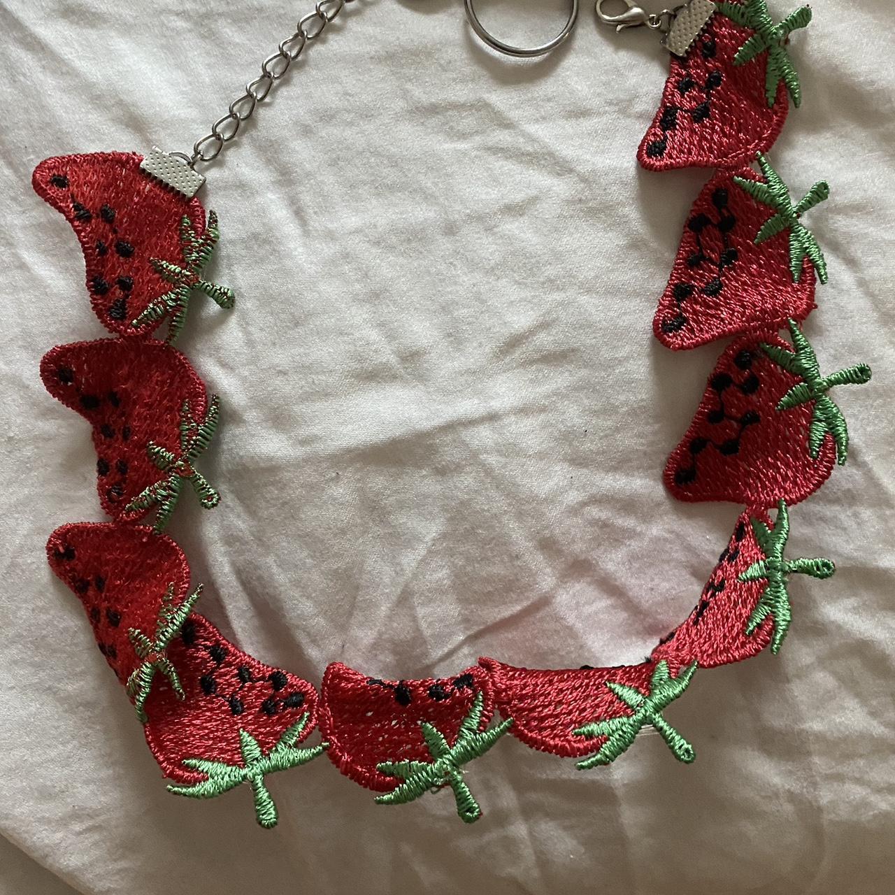 Strawberry choker deals