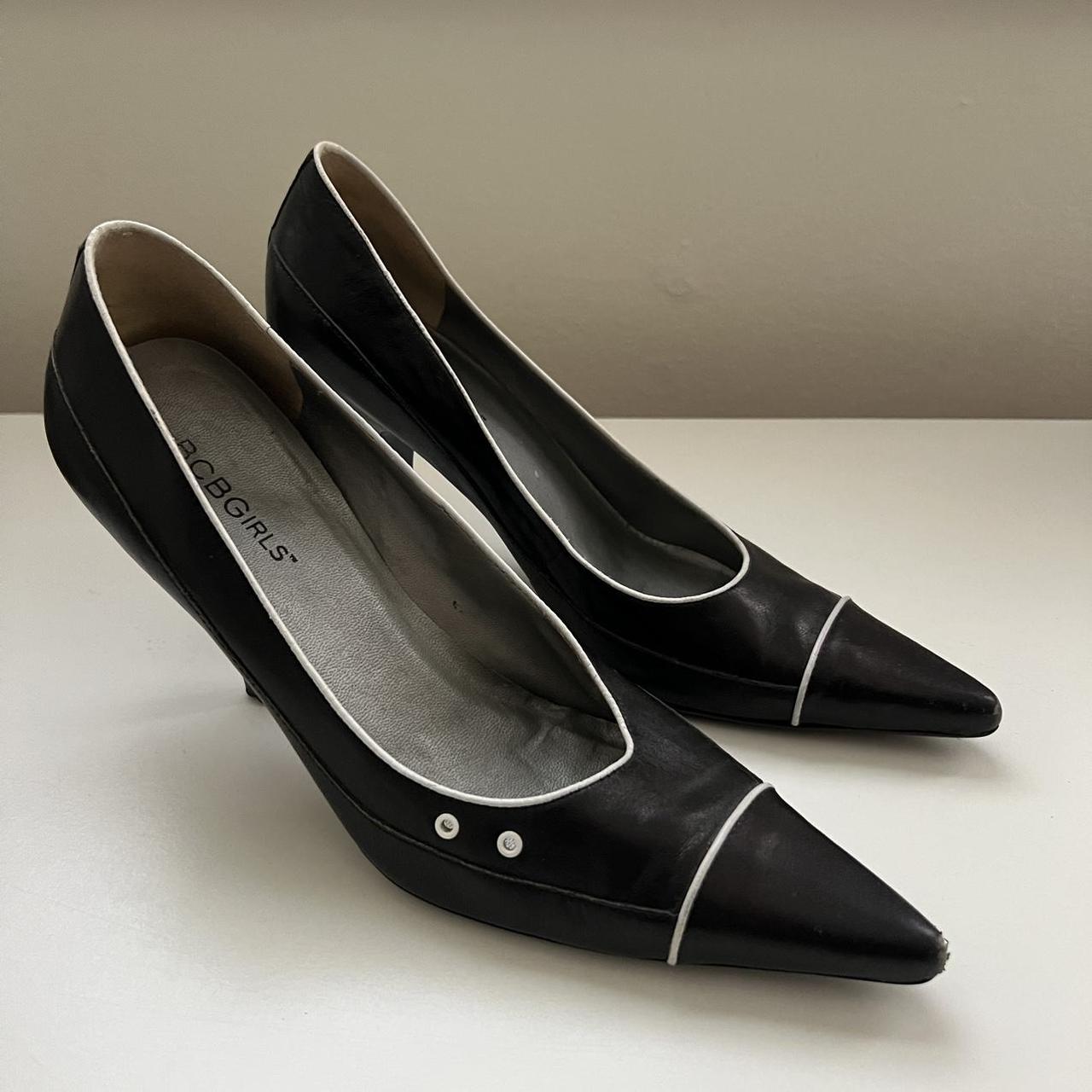 sporty black white pointed toe heels y2k bcbg