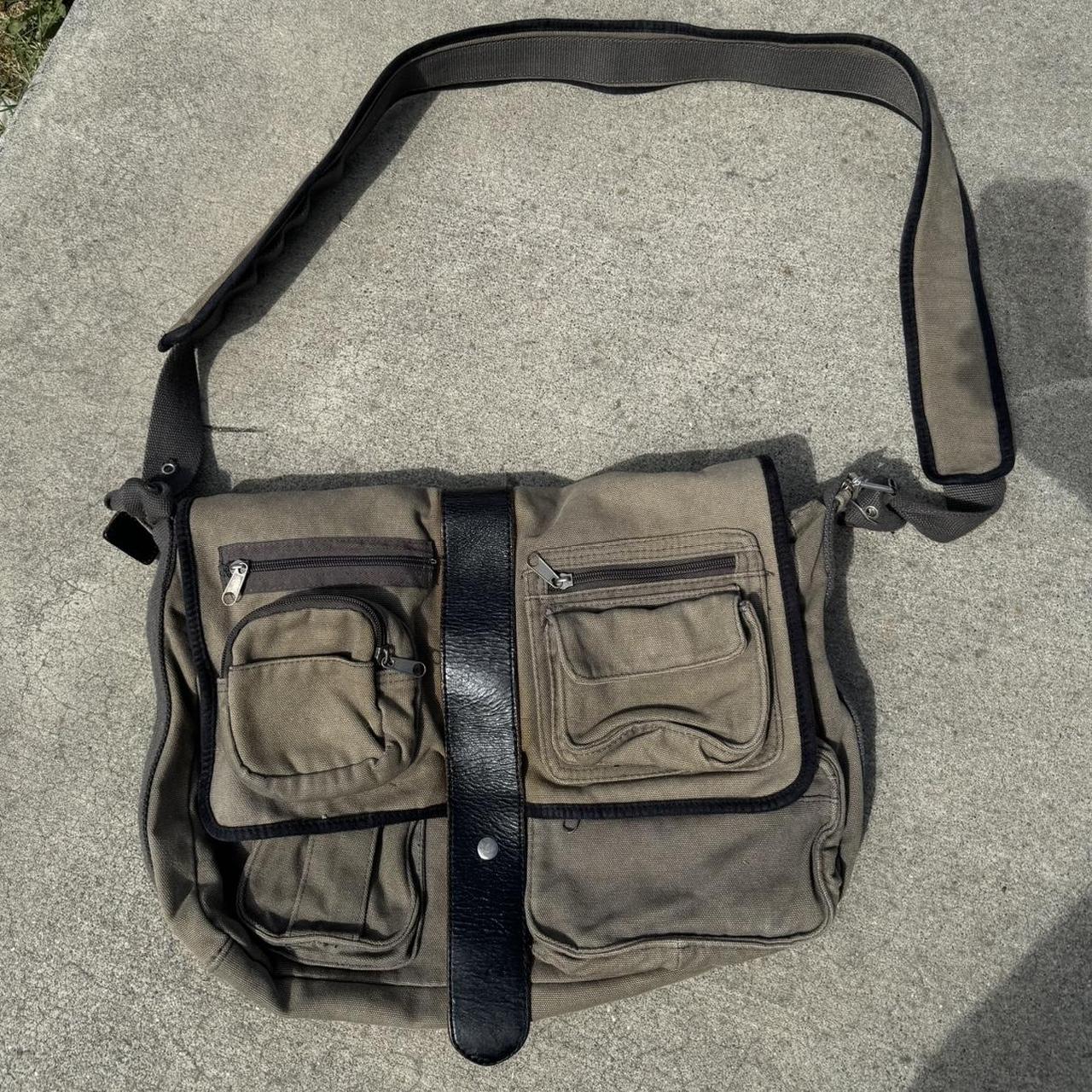 Levi's messenger bag best sale