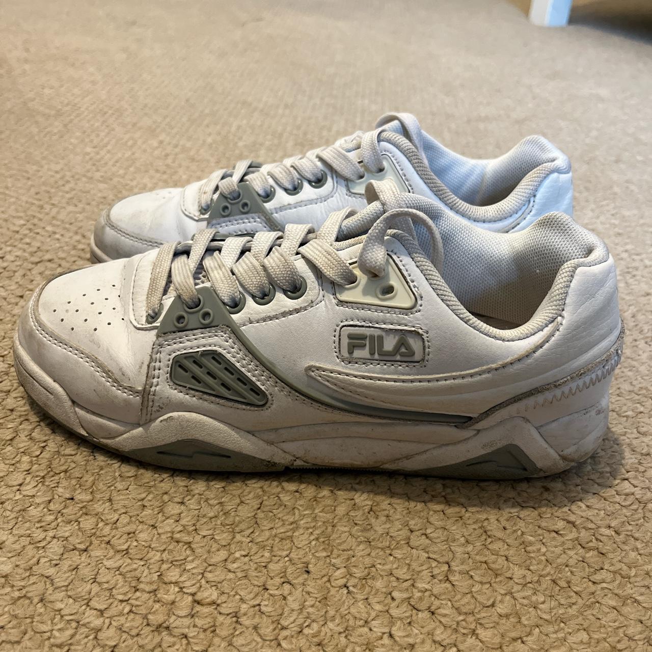 Size 3 best sale fila shoes