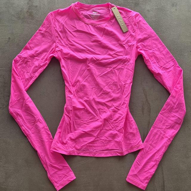 Skims Neon Pink, Fits Everybody Long Sleeve