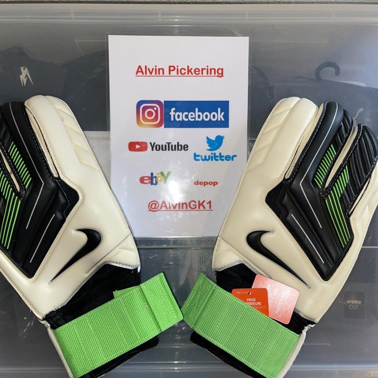 gunn cut goalkeeper gloves