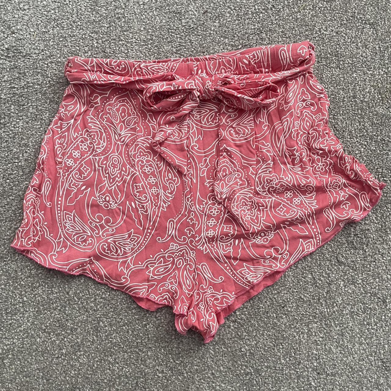 Pink paisley pattern floaty shorts with tie... - Depop