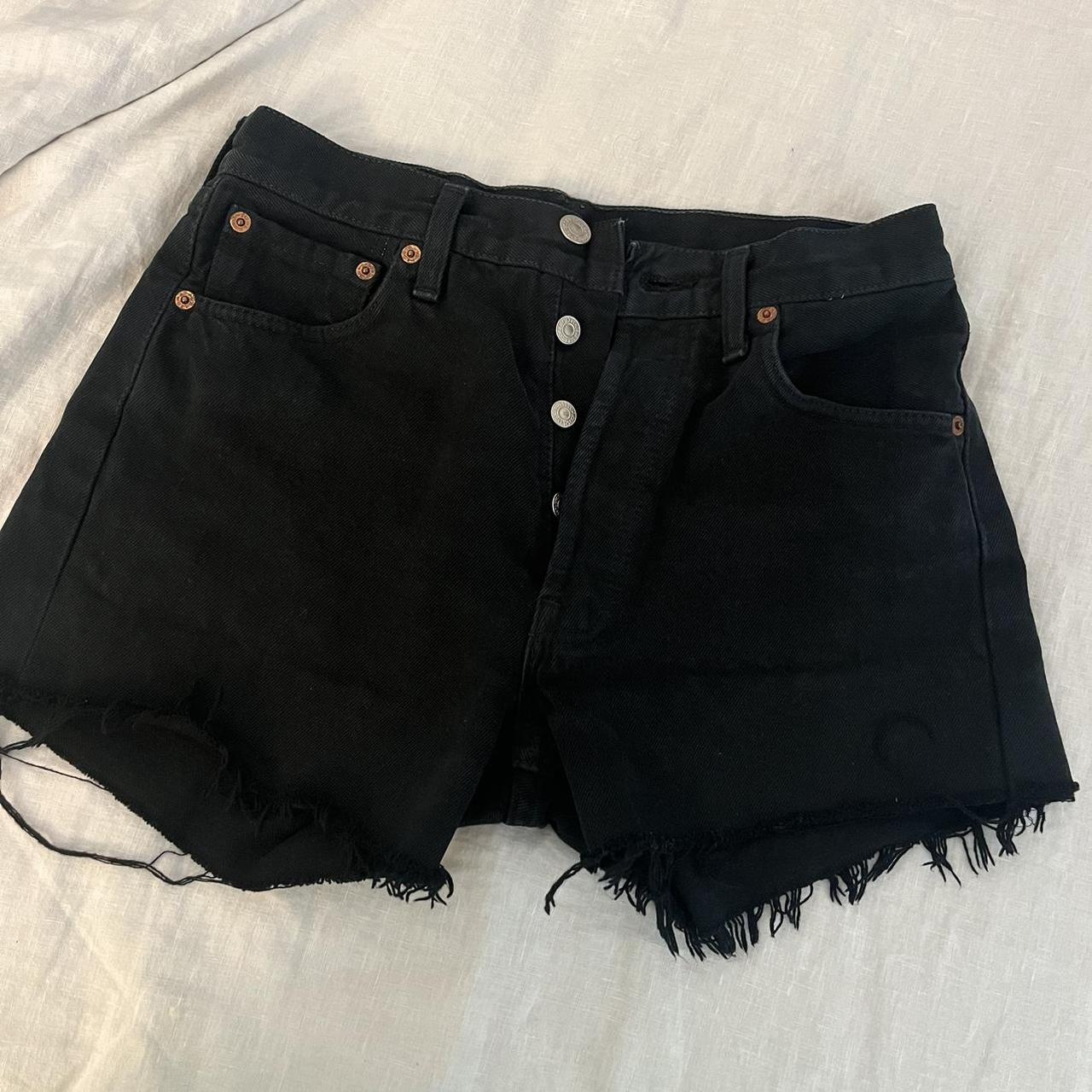 Levi's Women's Black Shorts | Depop